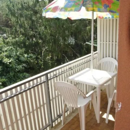Peaceful With Terrace In A Great Area Διαμέρισμα *